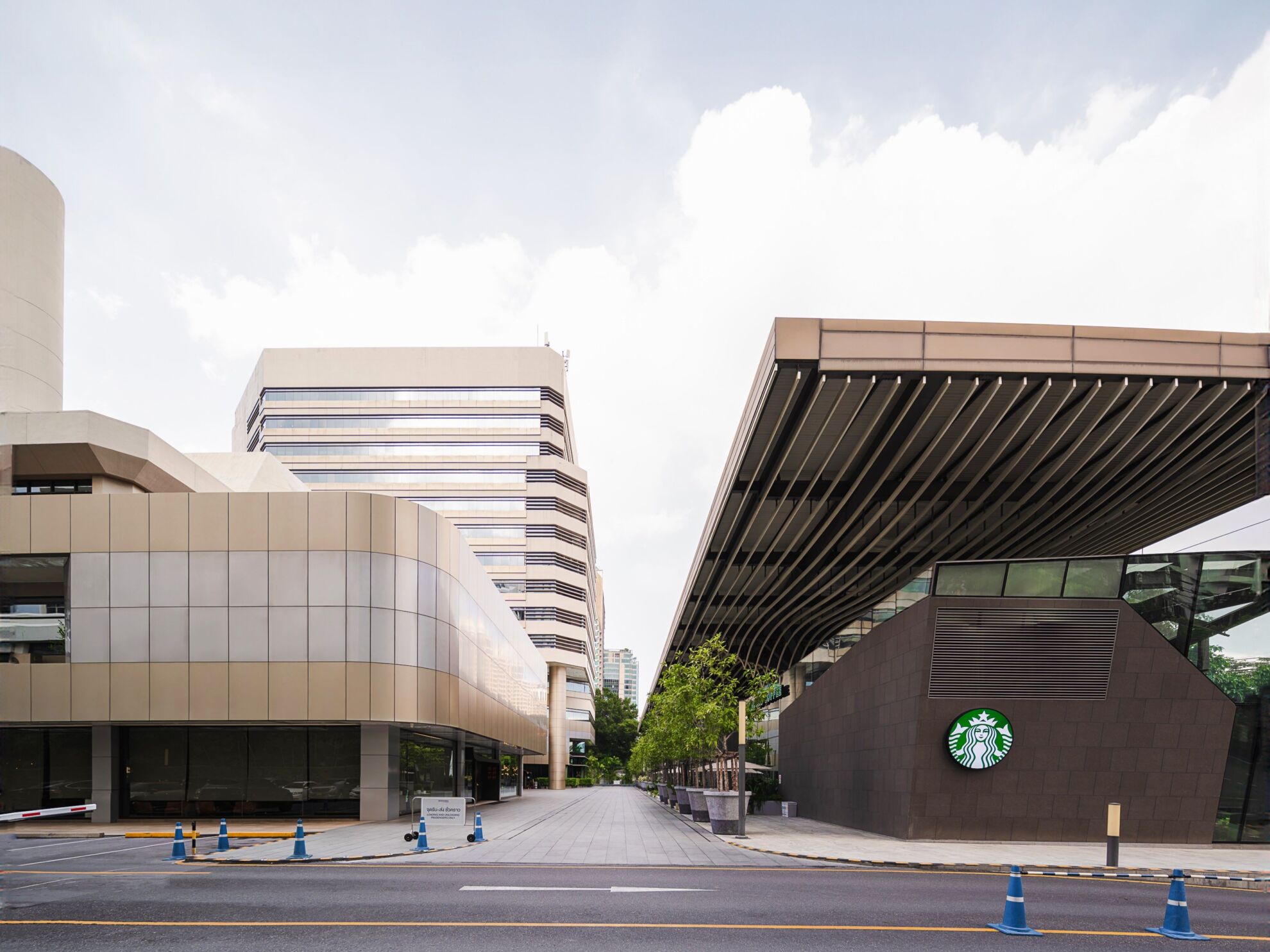 Read more about the article เทรนด์ออฟฟิศสีเขียวโตแรงอาคารสินธรคว้ารางวัล LEED GOLD -FITWEL 2 ดาว
