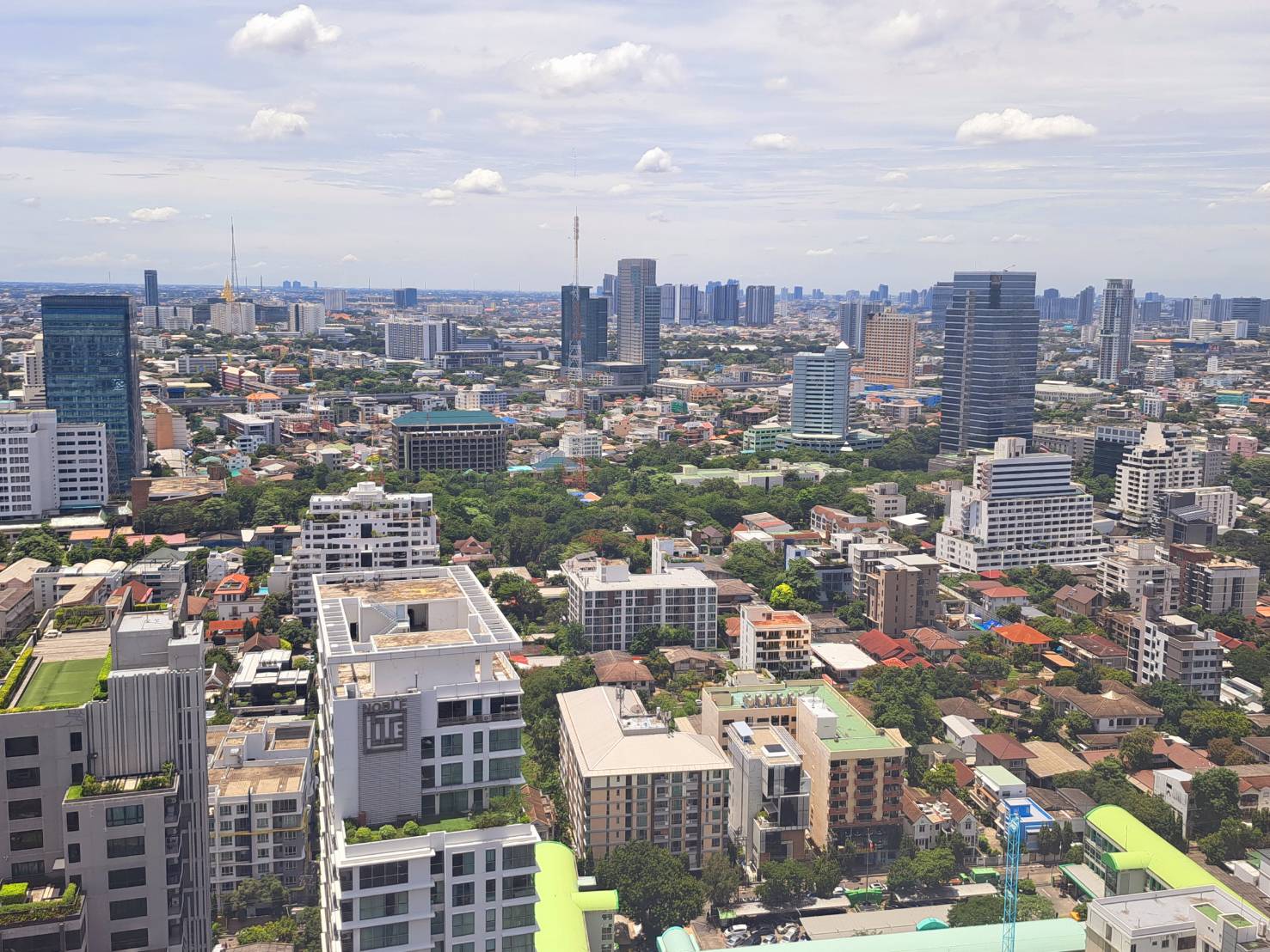 Read more about the article อสังหาฯไทยกับการฟื้นตัวรอบใหม่ท่ามกลางหนี้ครัวเรือนสูง