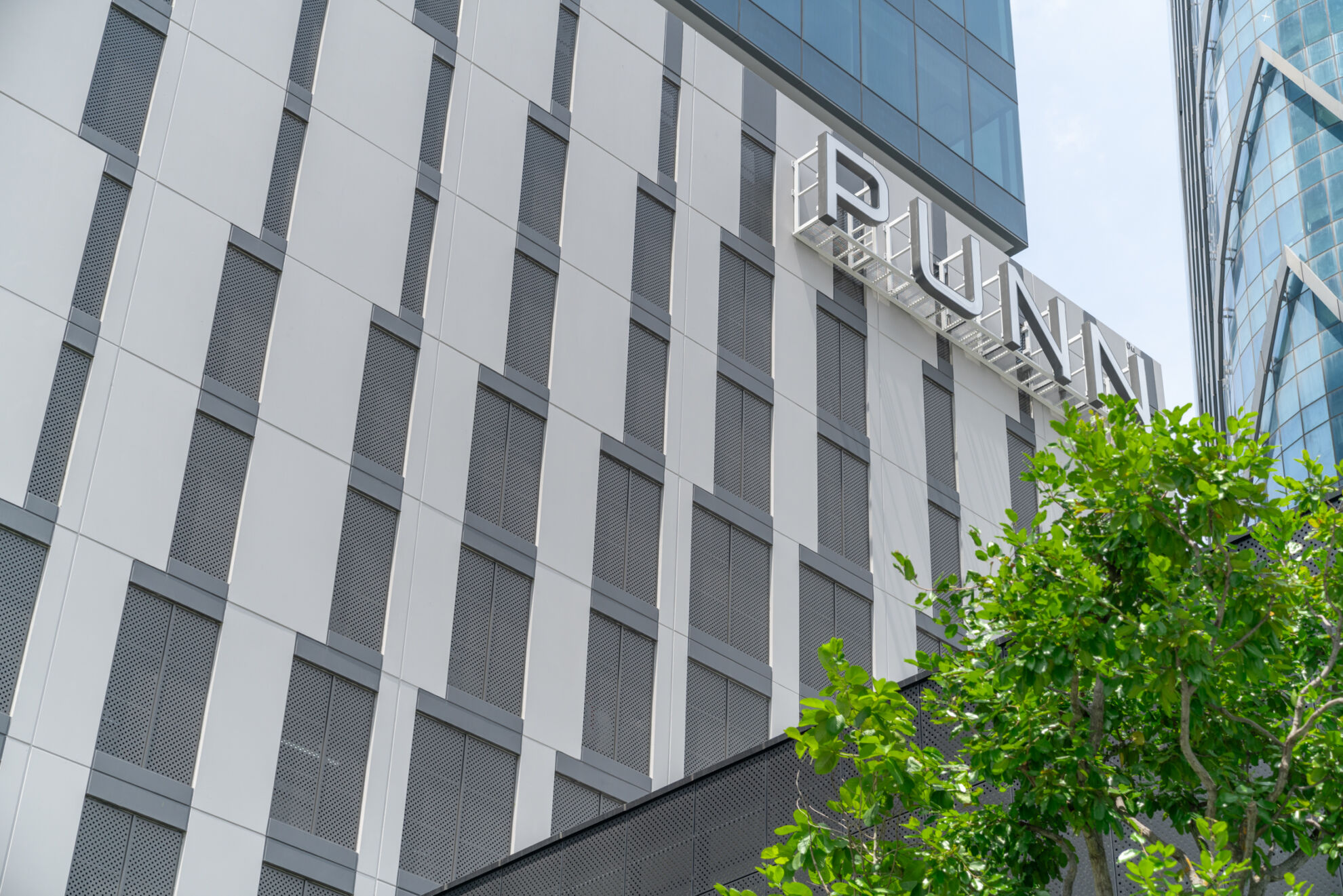 Read more about the article อาคารสำนักงานทำเลพระราม 4 ฮอต!!! “PUNN Smart Workspace” ค่าเช่าเริ่ม 850 บาท/ตร.ม.