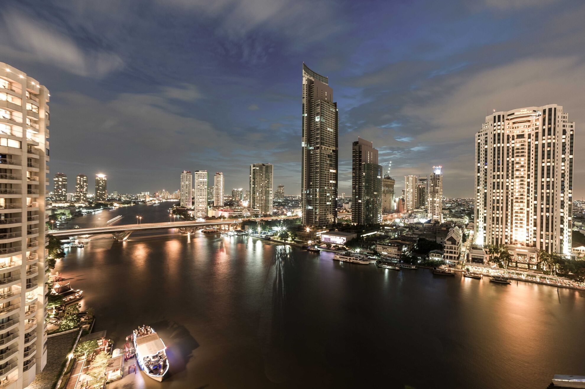 Read more about the article เทรนด์เช่าคอนโดลักชัวรี่ฮอต! เดอะ ริเวอร์ เซอร์วิส เรสซิเดนเซส ราคาเช่าเริ่ม 30,000 บาท/เดือน