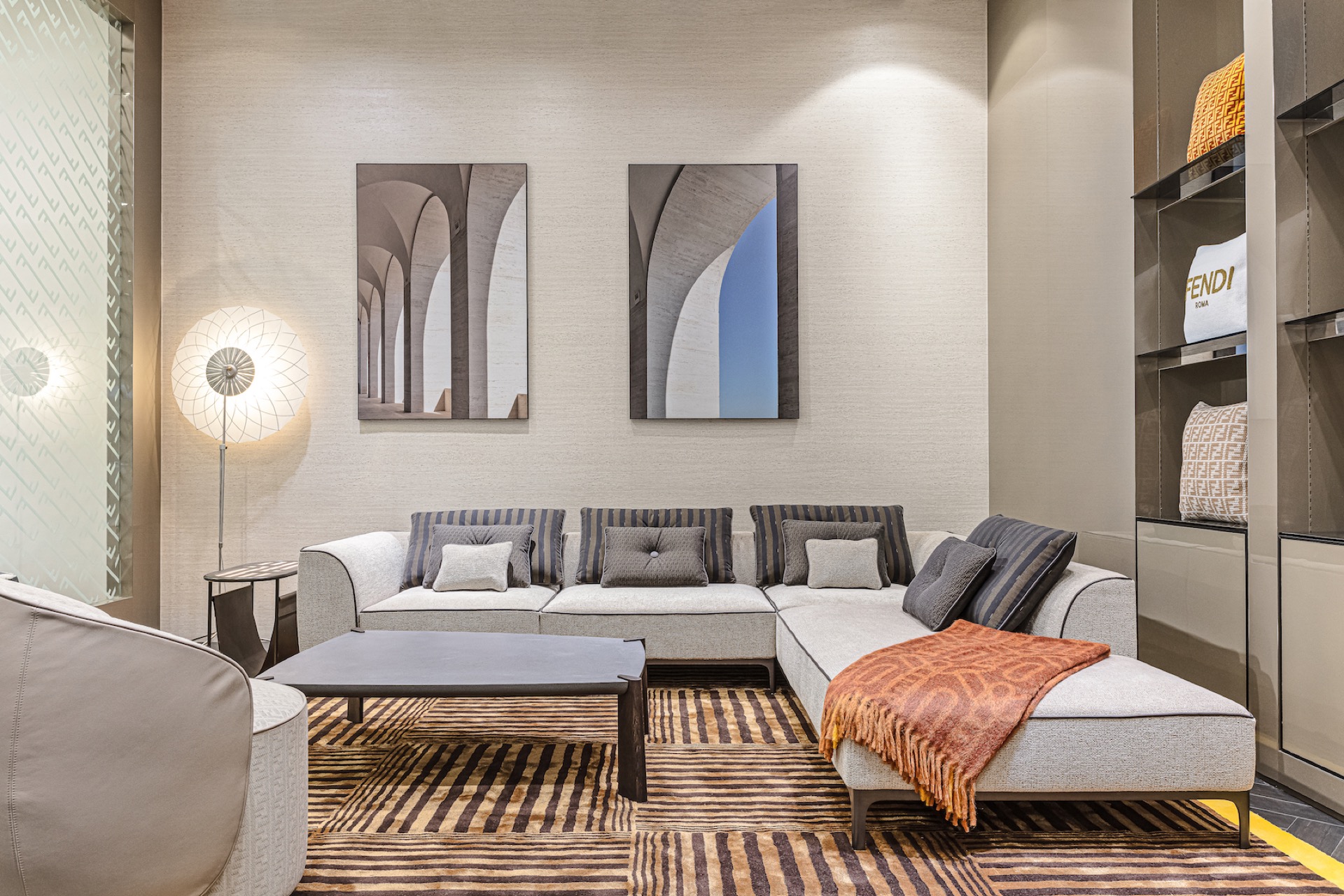 Read more about the article ดี เวล แกรนด์ แอสเสทผนึกพาร์ทเนอร์ “MOTIF”มอบเฟอร์ฯหรู Fendi Casa จากอิตาลีให้ลูกค้าที่จองบ้านเดี่ยวลักชัวรีโครงการ ARNA RAMA 9