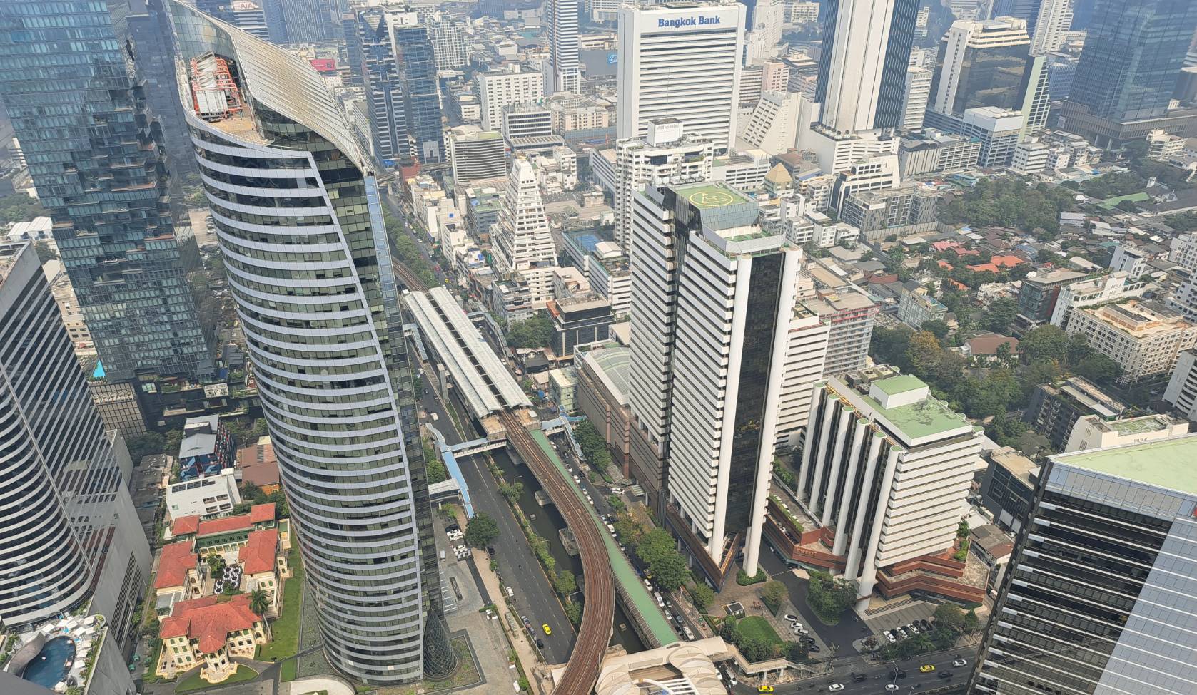 Read more about the article ซีบีอาร์อีเผยแนวโน้มอสังหาฯปี’68คอนโดฯเปิดตัวใหม่ลด 20%บ้านแนวราบค้างสต็อก 1.5แสนยูนิต