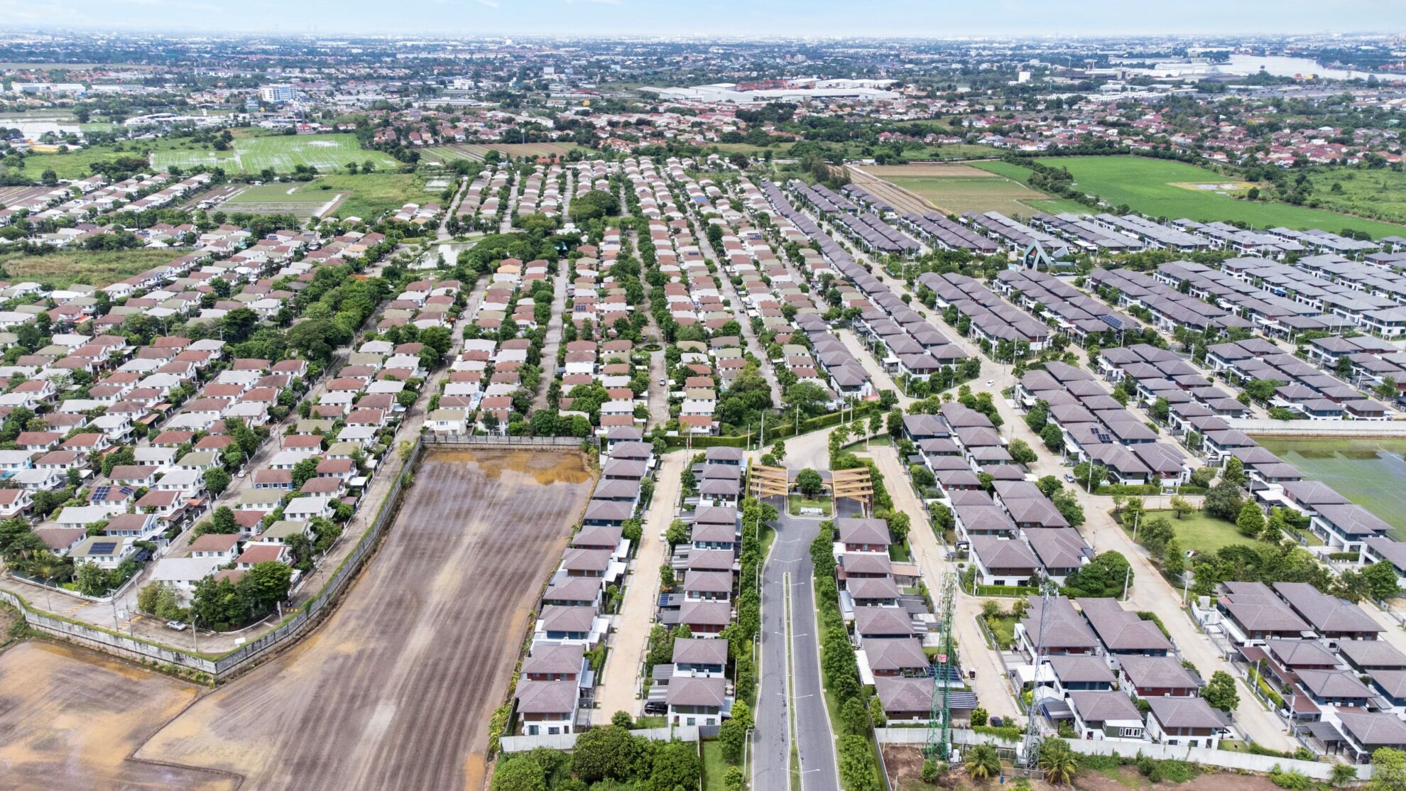 Read more about the article ราคาที่อยู่อาศัยไตรมาส 4/67สูงต่อเนื่องรับปัจจัยต้นทุนราคาที่ดินค่าก่อสร้างพุ่งดันโครงการที่อยู่อาศัยเปิดขายใหม่เพิ่ม