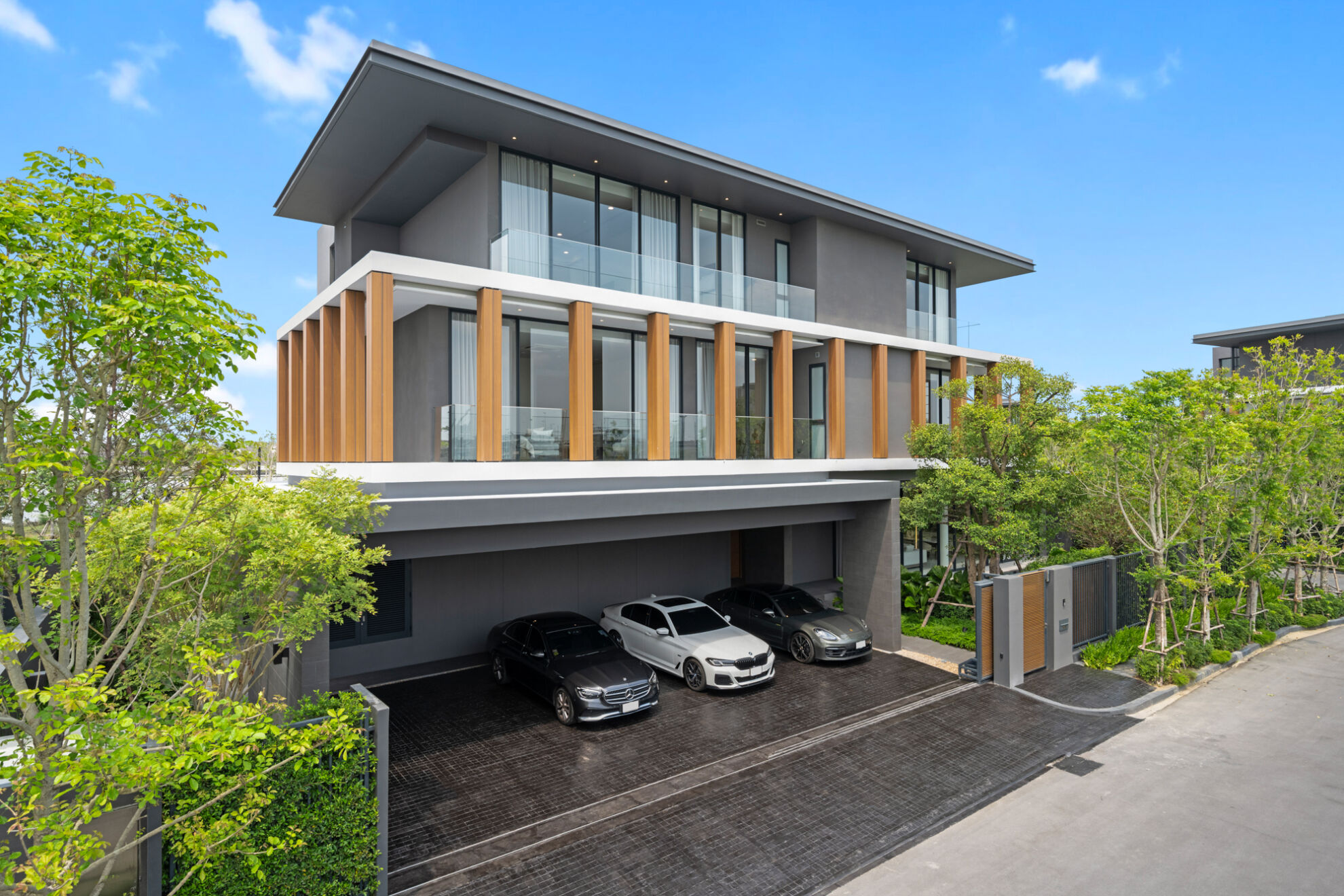 Read more about the article บ้านอิสสระ บางนา”QUIET LUXURY DESIGN”หรู เรียบง่าย ใช้ได้จริง
