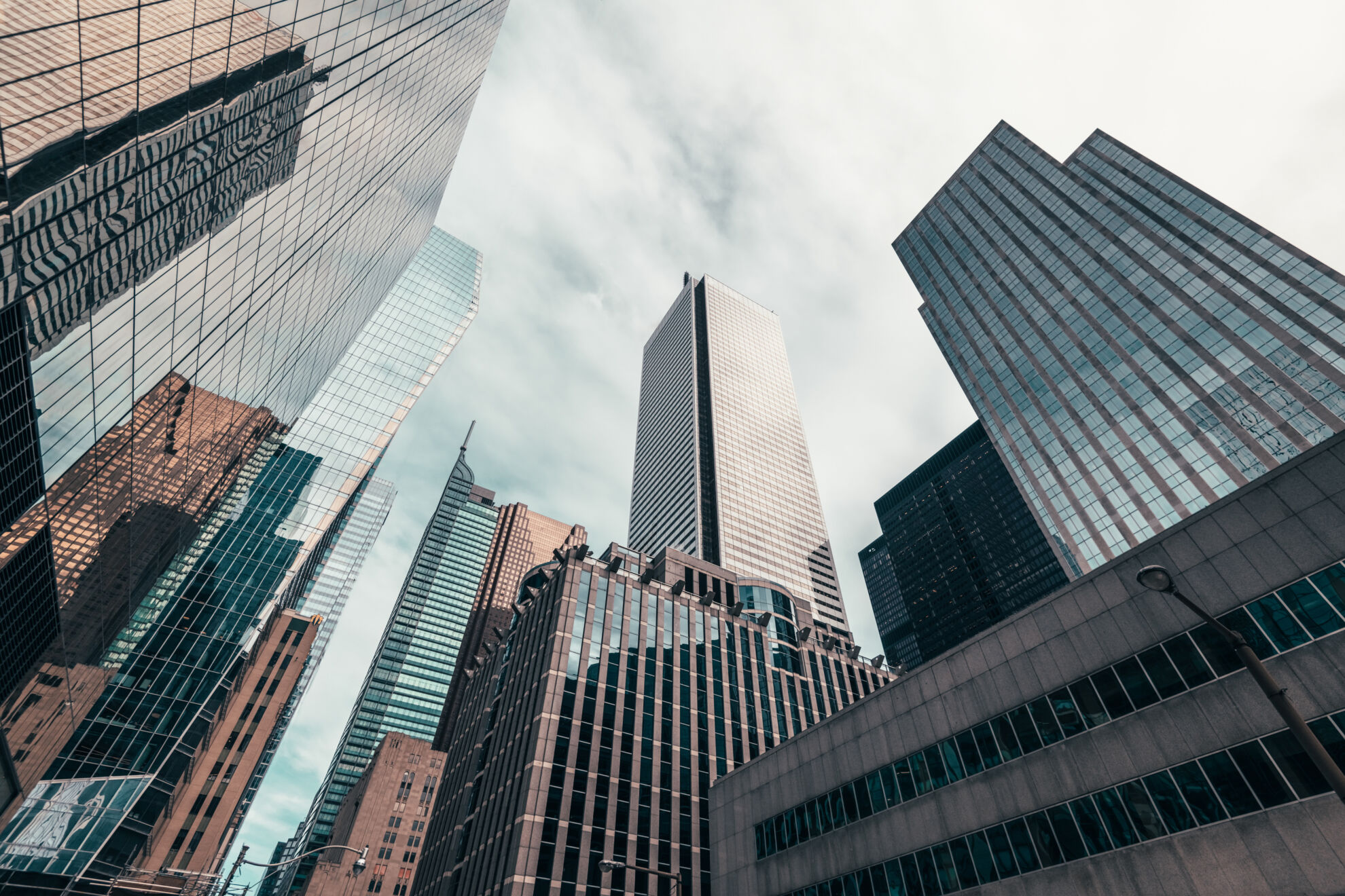 Read more about the article พลัส พร็อพเพอร์ตี้แก้เกม”อาคารสำนักงานเก่า”ปรับตัวสู้สงครามตึกใหม่สร้างเสร็จเพิ่มต่อเนื่อง