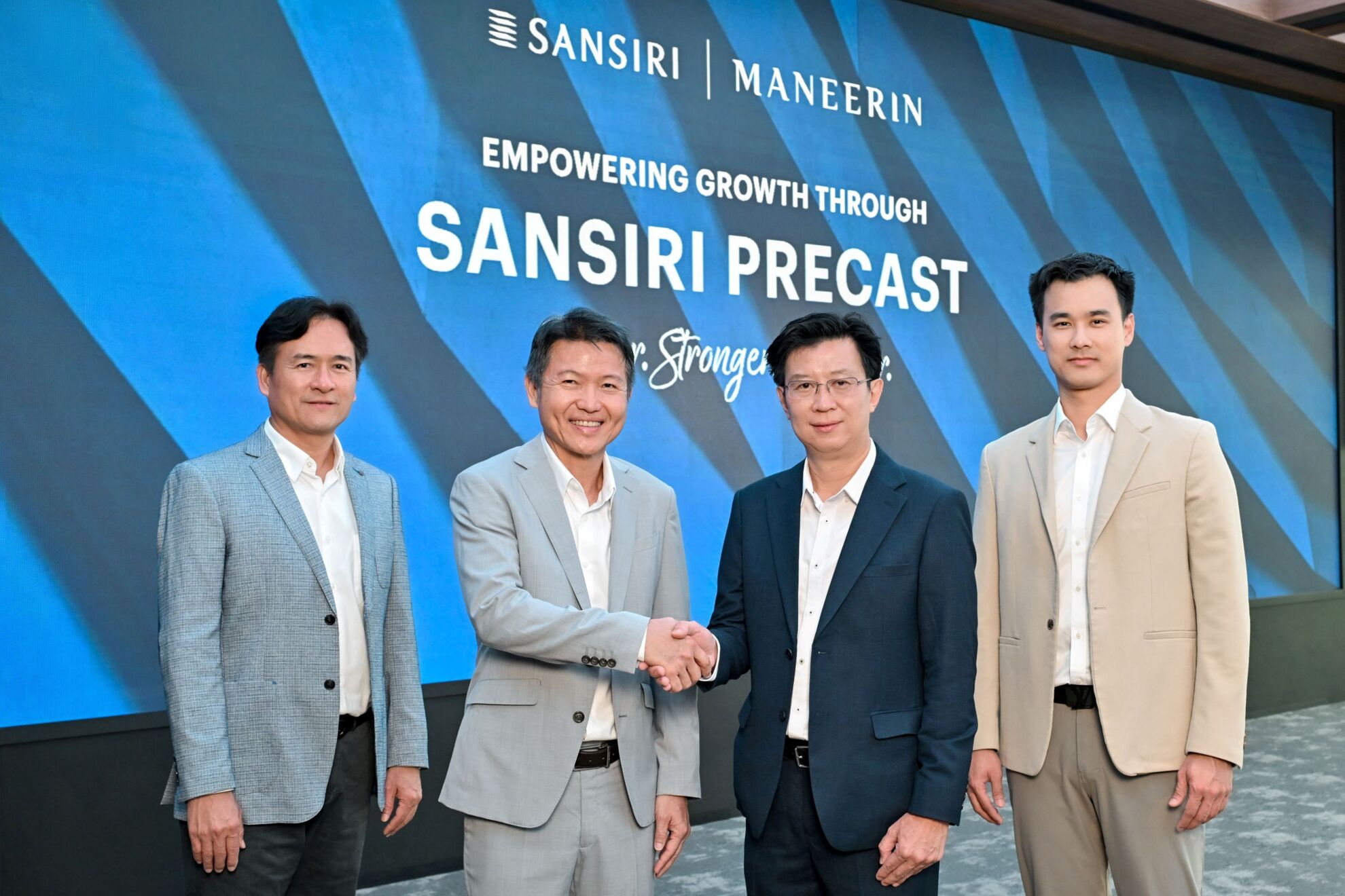 Read more about the article แสนสิริ ร่วมกับ มณีรินทร์ เสริมนวัตกรรมพรีคาสท์ลุยสร้างบ้านคุณภาพในพื้นที่ EEC ปลดล็อกศักยภาพธุรกิจ