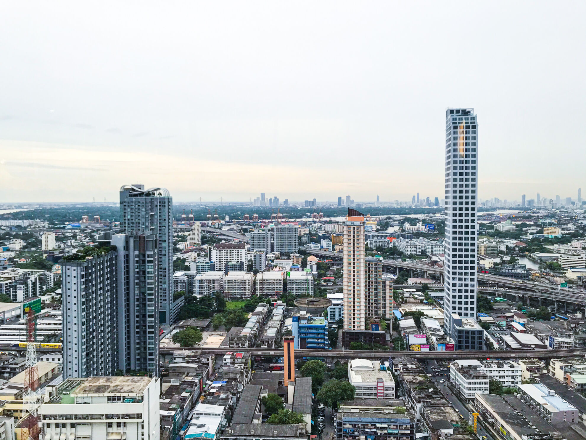 Read more about the article กำลังซื้อคอนโดฯ Q2/2569 ทรุดหนัก! คนไทยรัดเข็มขัดผวาศึกตะวันออกกลาง