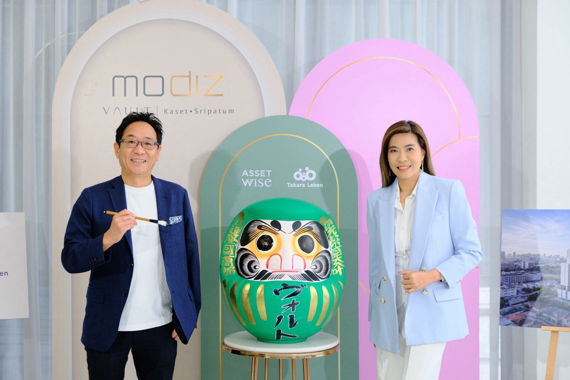 Read more about the article แอสเซทไวส์ เปิดบ้านต้อนรับพันธมิตร “ทาคาระ เลเบ็น” จัดพิธีร่วมเติมดวงตา ‘ตุ๊กตาดารุมะ’ ฉลองความสำเร็จคอนโดฯใหม่ “โมดิซ วอลท์ เกษตร-ศรีปทุม”