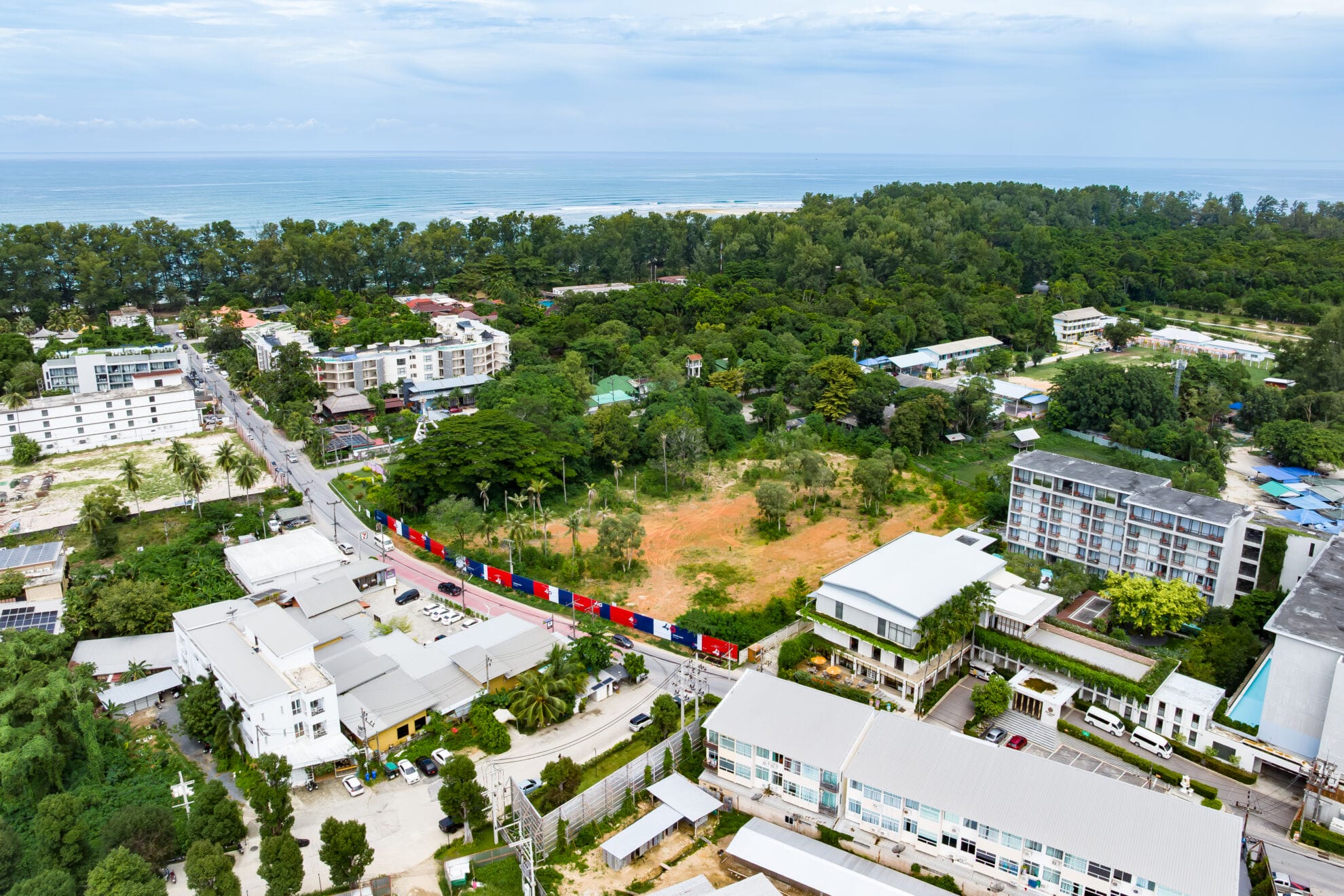 Read more about the article แสนสิริ เตรียมเผยโฉมซีรีส์ใหม่บน 3 หาดภูเก็ต ท็อปลิสต์ระดับโลก จ่อคิว ป่าตอง – ราไวย์ – ในยาง